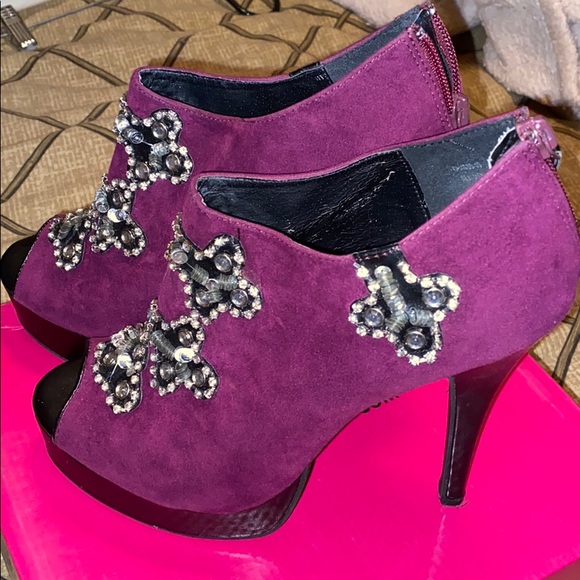 Plum velvet shoe booties - Picture 6 of 10